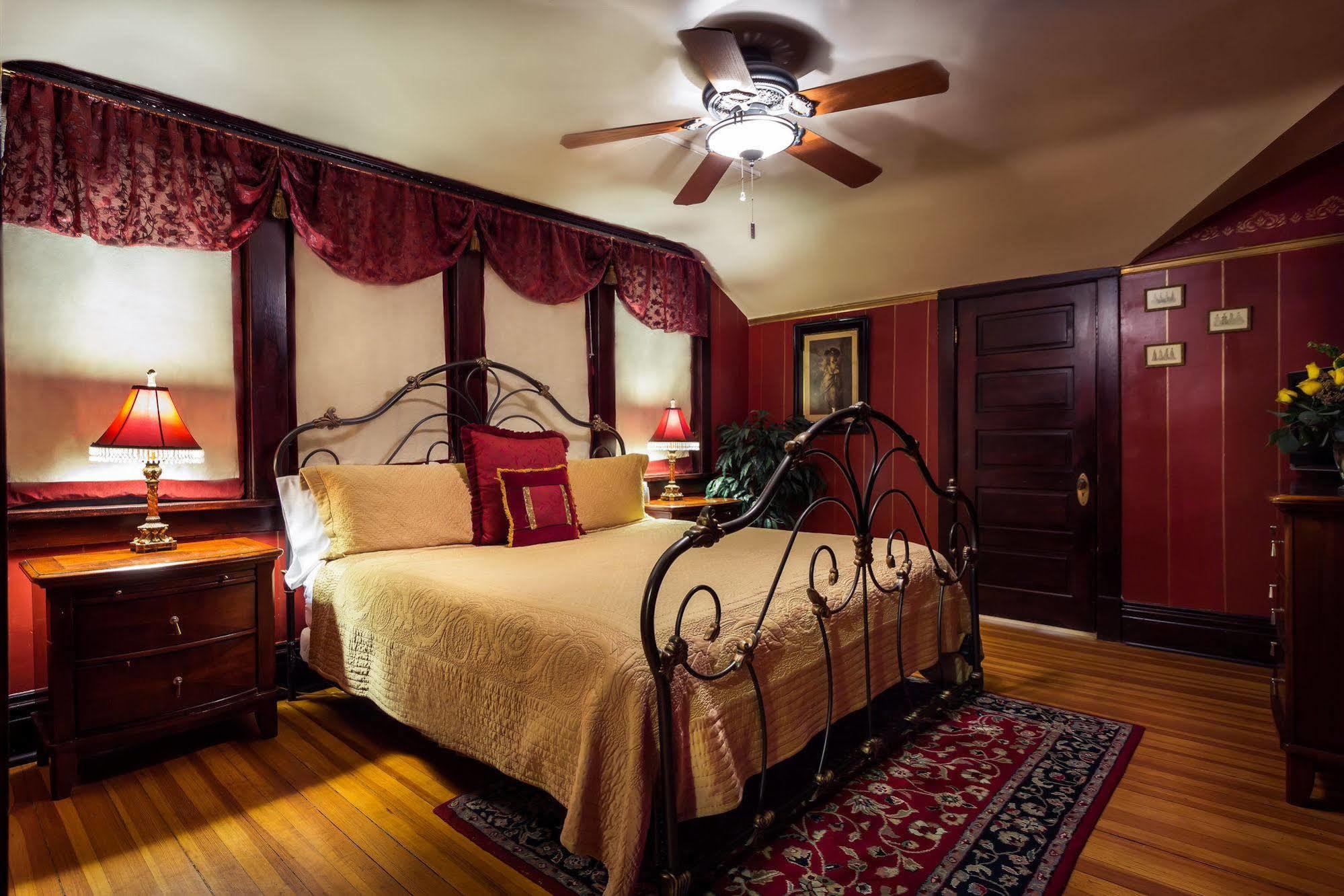 Downtown Historic 3*