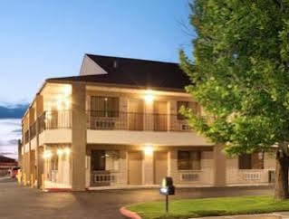 Days By Wyndham West 2*