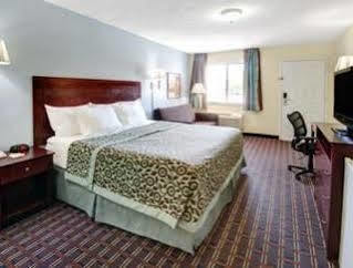 Days By Wyndham West 2*