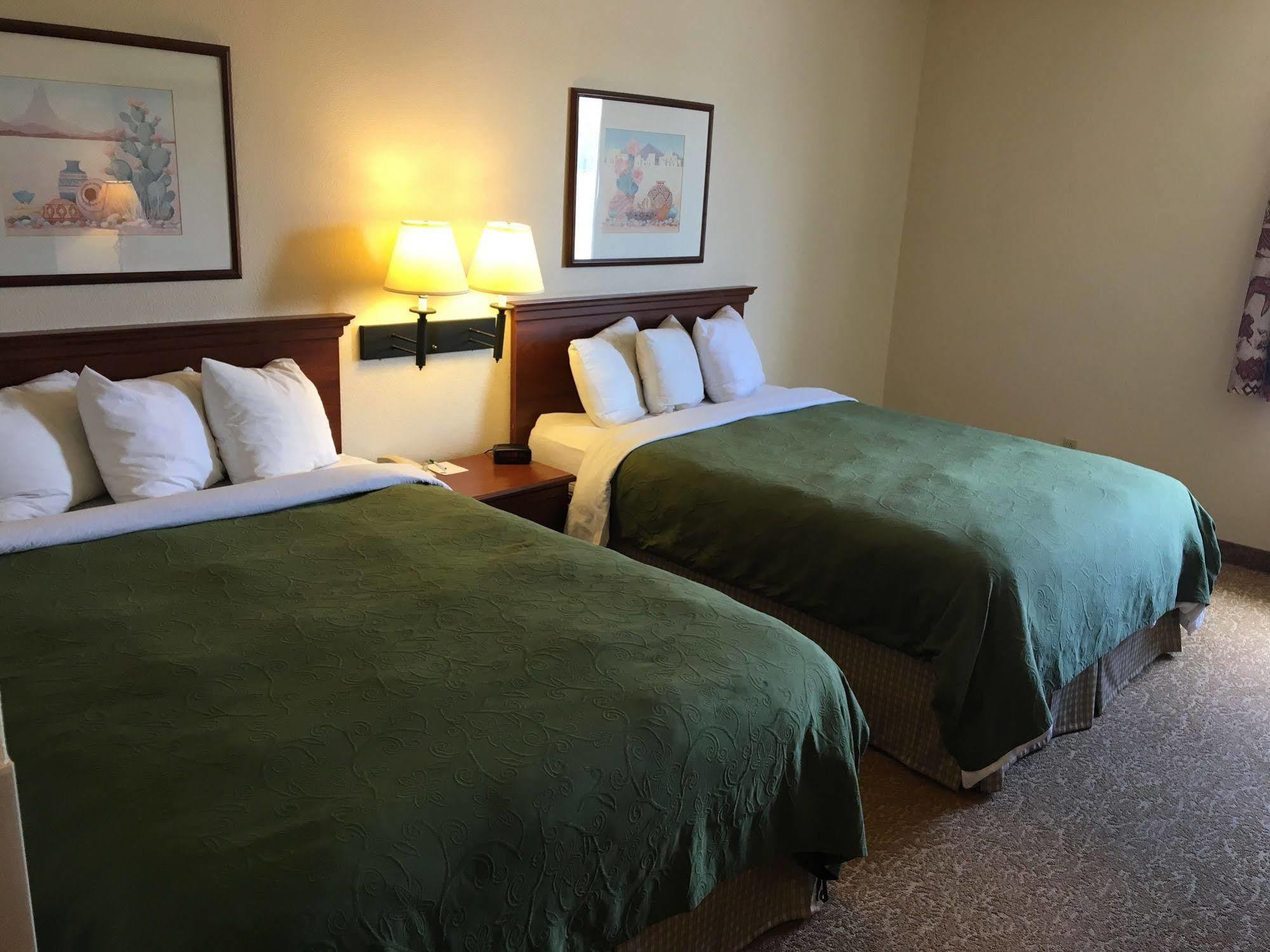 Baymont By Wyndham Airport 3*