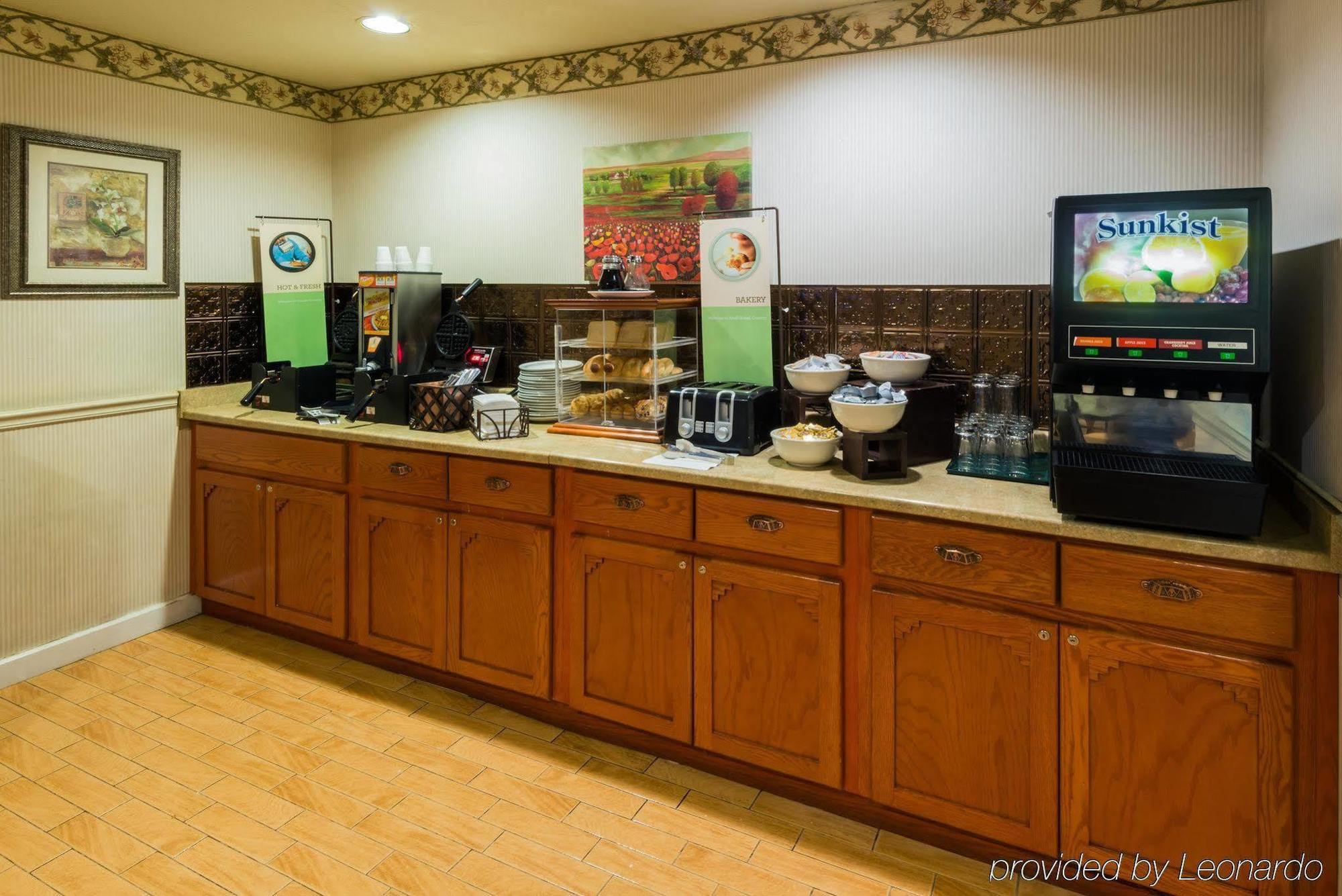 Baymont By Wyndham Airport