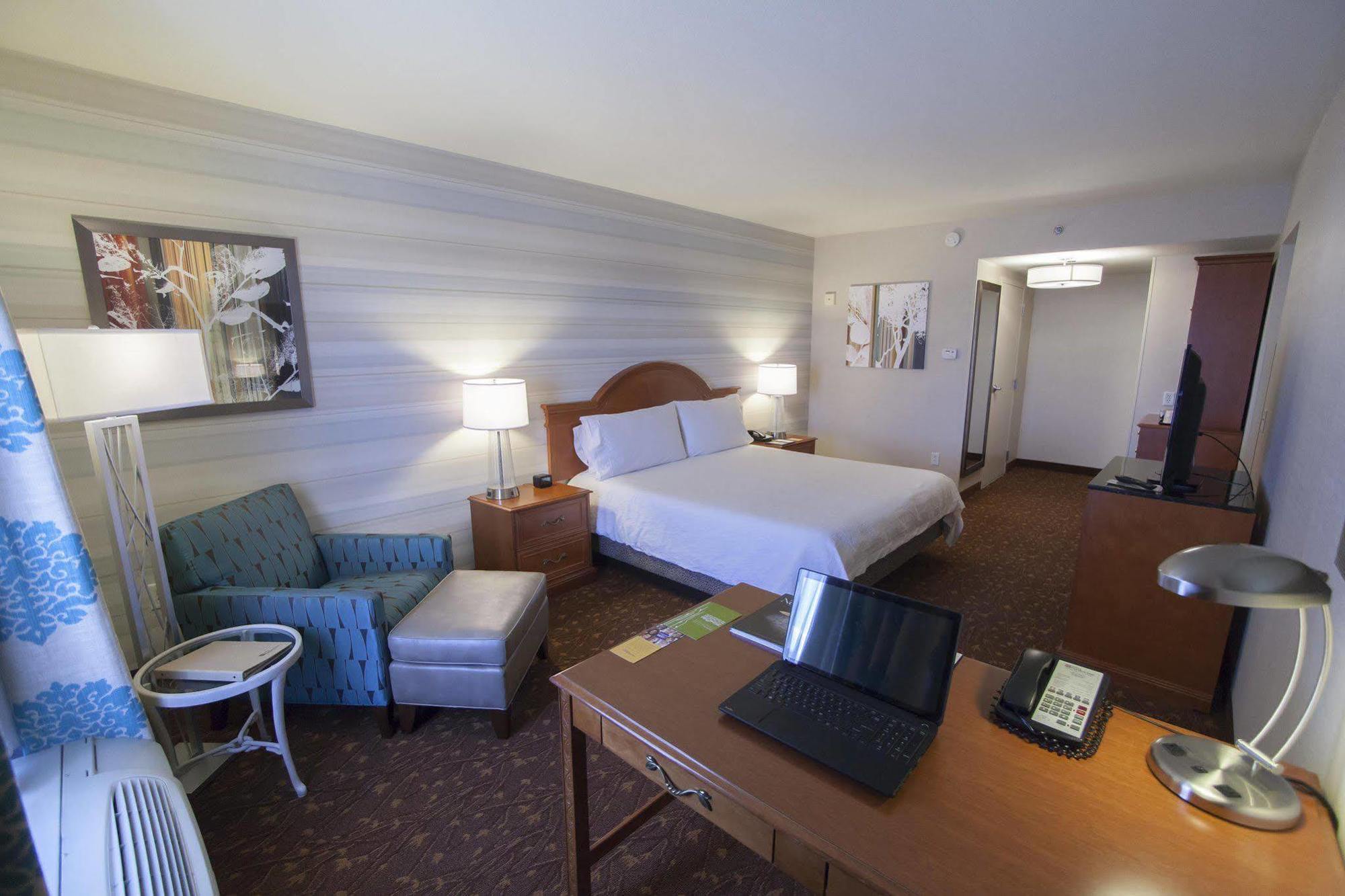 Hilton Garden Airport 3*