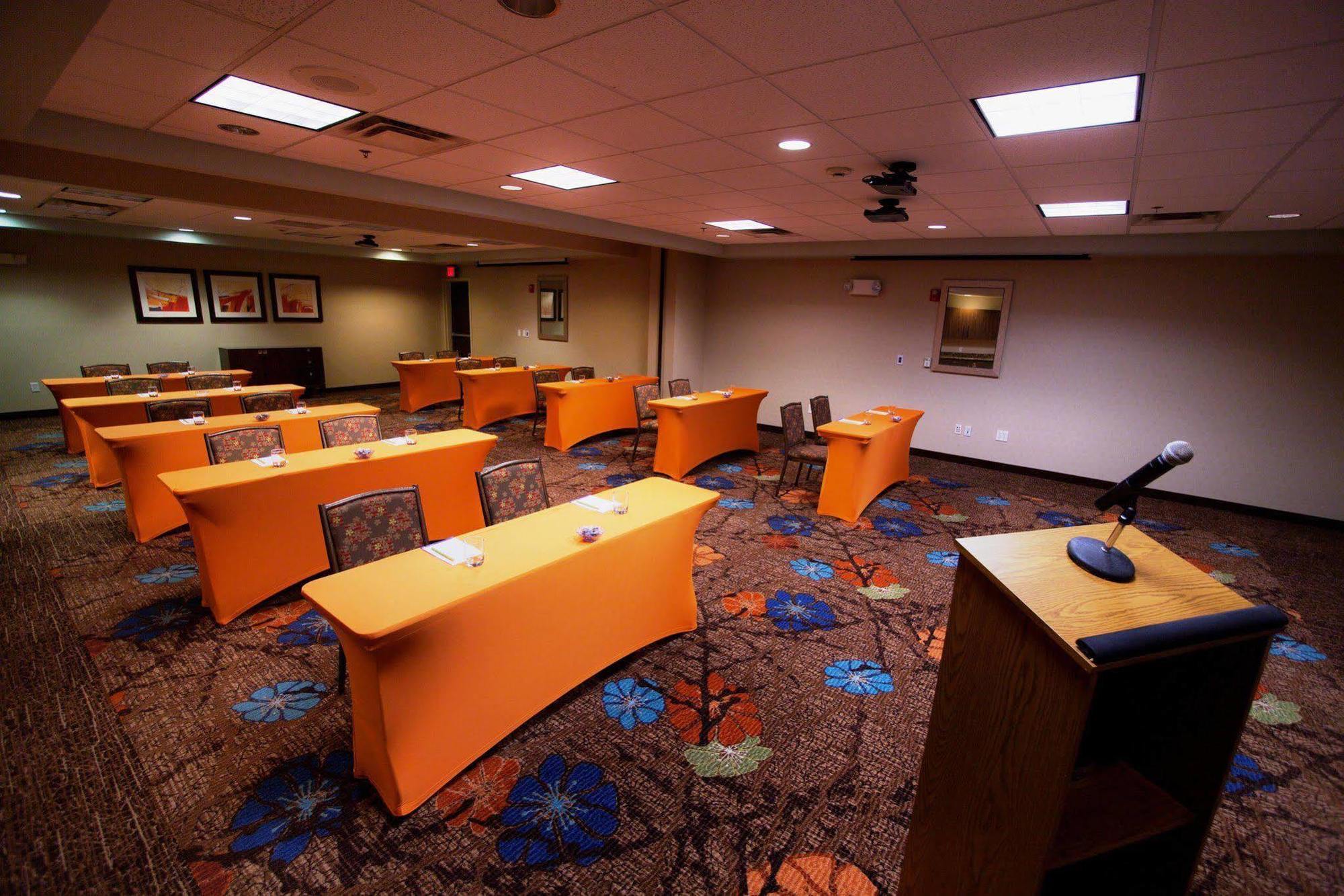 Hilton Garden Airport