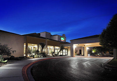 Courtyard By Marriott Airport
