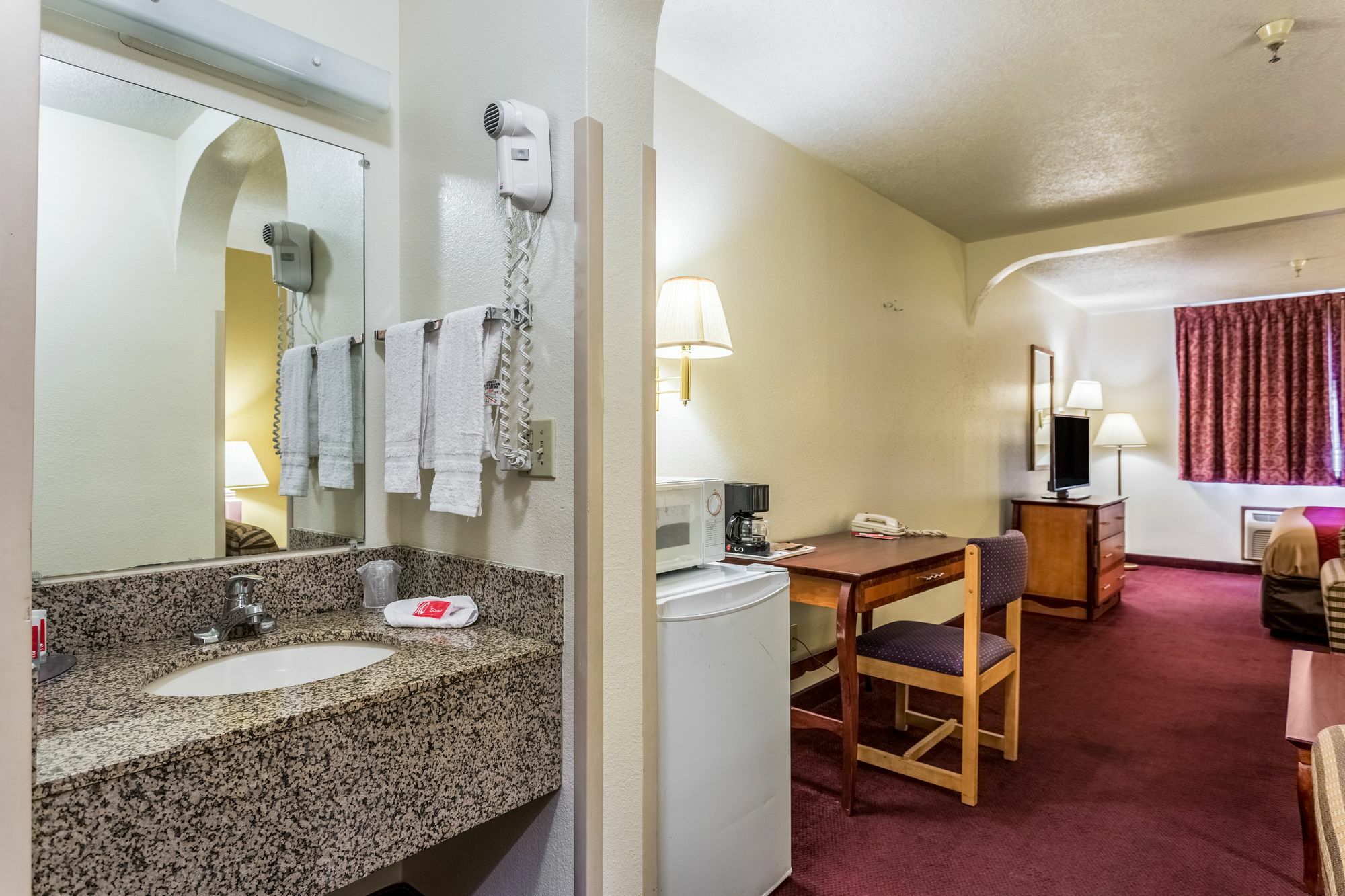 Econo And East I-40 Eubank Exit Hotel