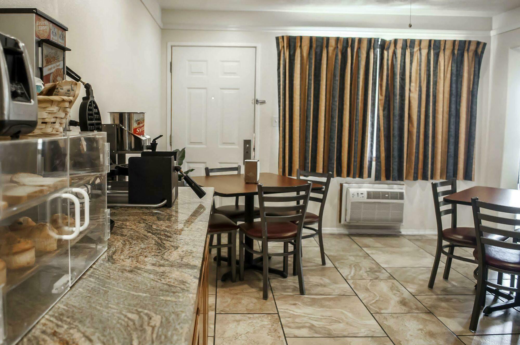 Econo Midtown Motel 2*
