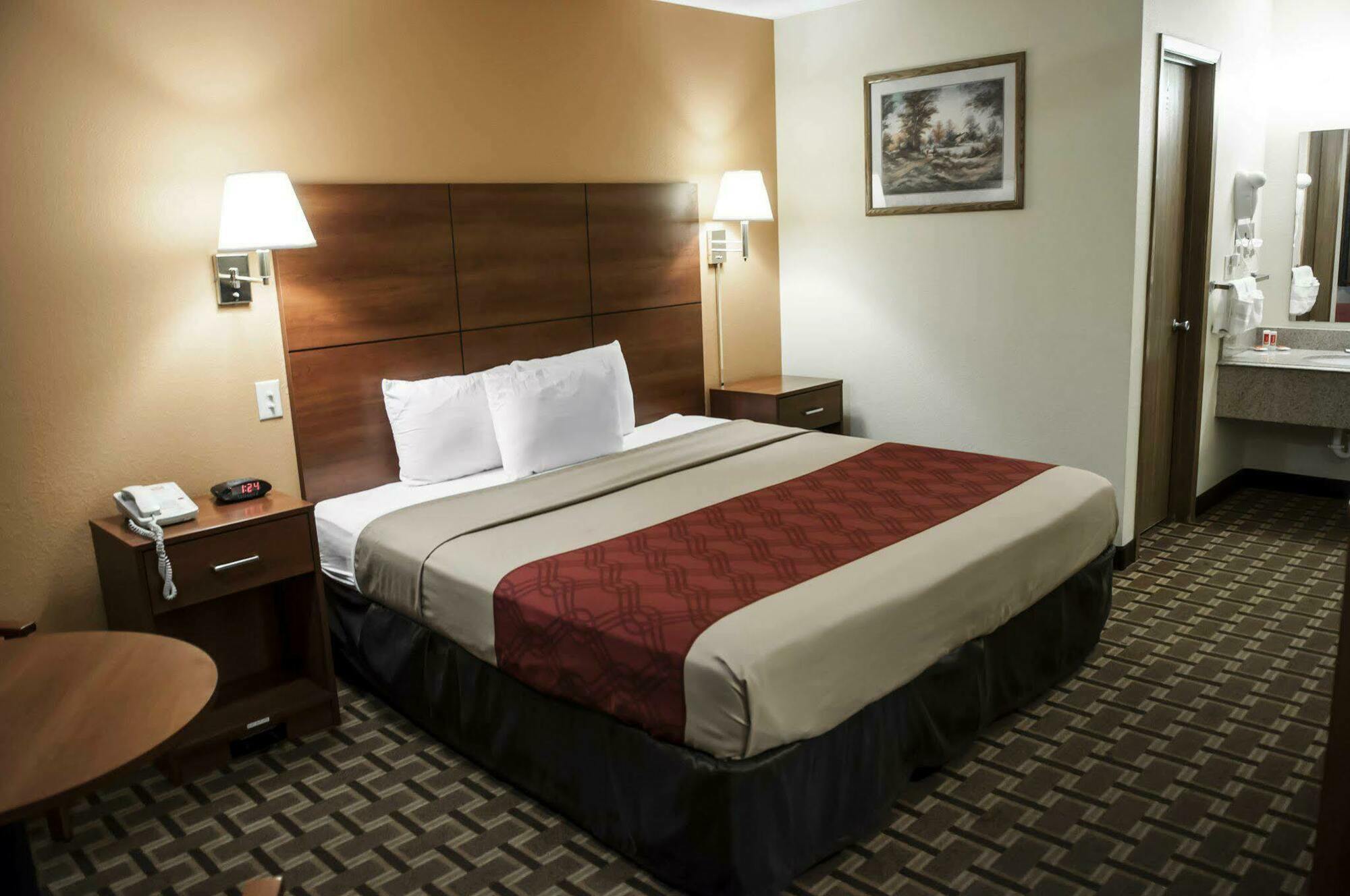 Econo Midtown 2*