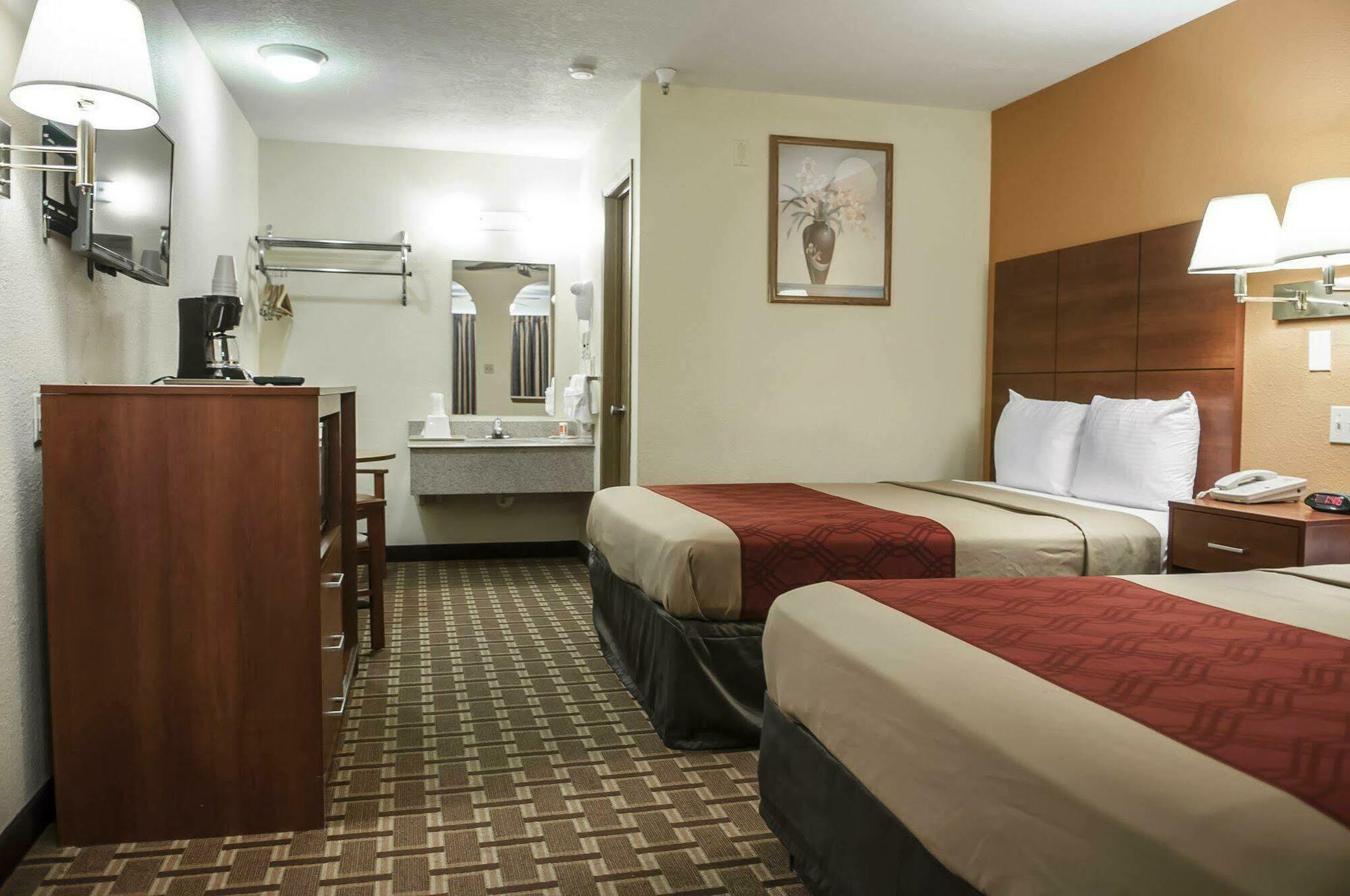 Econo Midtown 2*