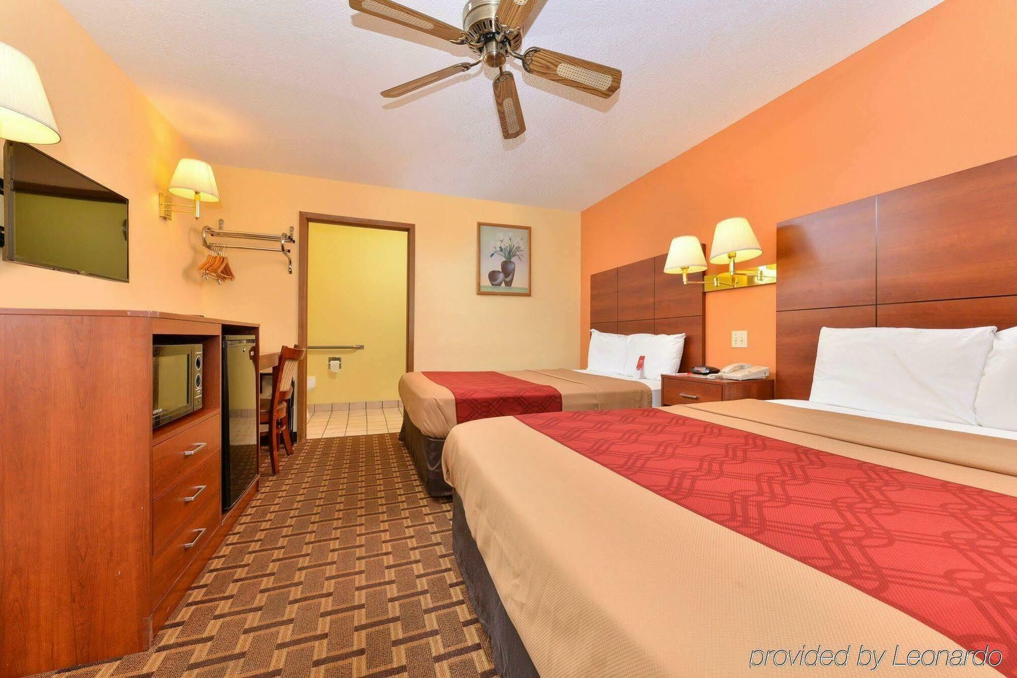 Econo Midtown 2*