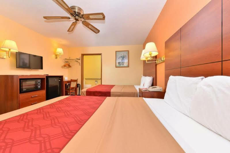 Econo Midtown Motel 2*