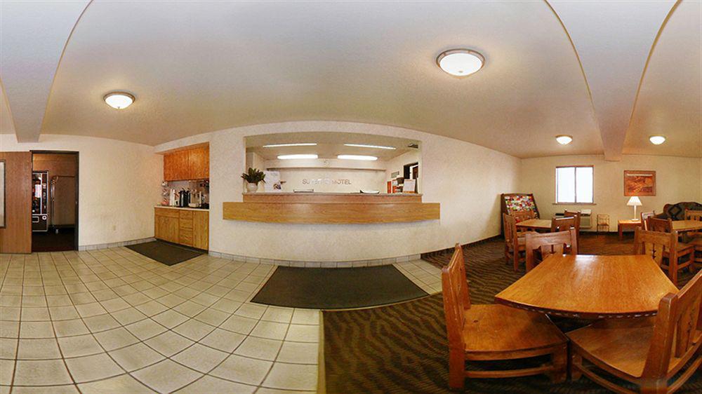 Hotel Super 8 By Wyndham West/coors Blvd