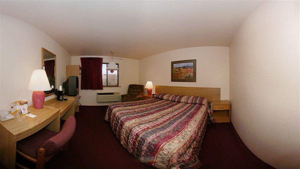 Hotel Super 8 By Wyndham West/coors Blvd Albuquerque