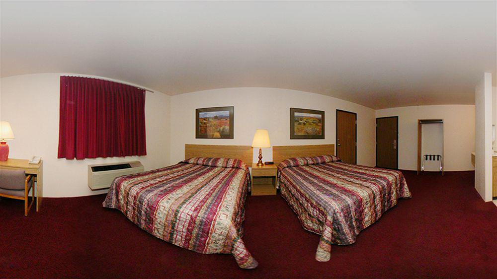 Super 8 By Wyndham West/coors Blvd 2*