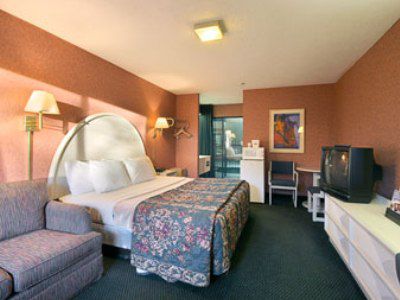 Days By Wyndham West 2*