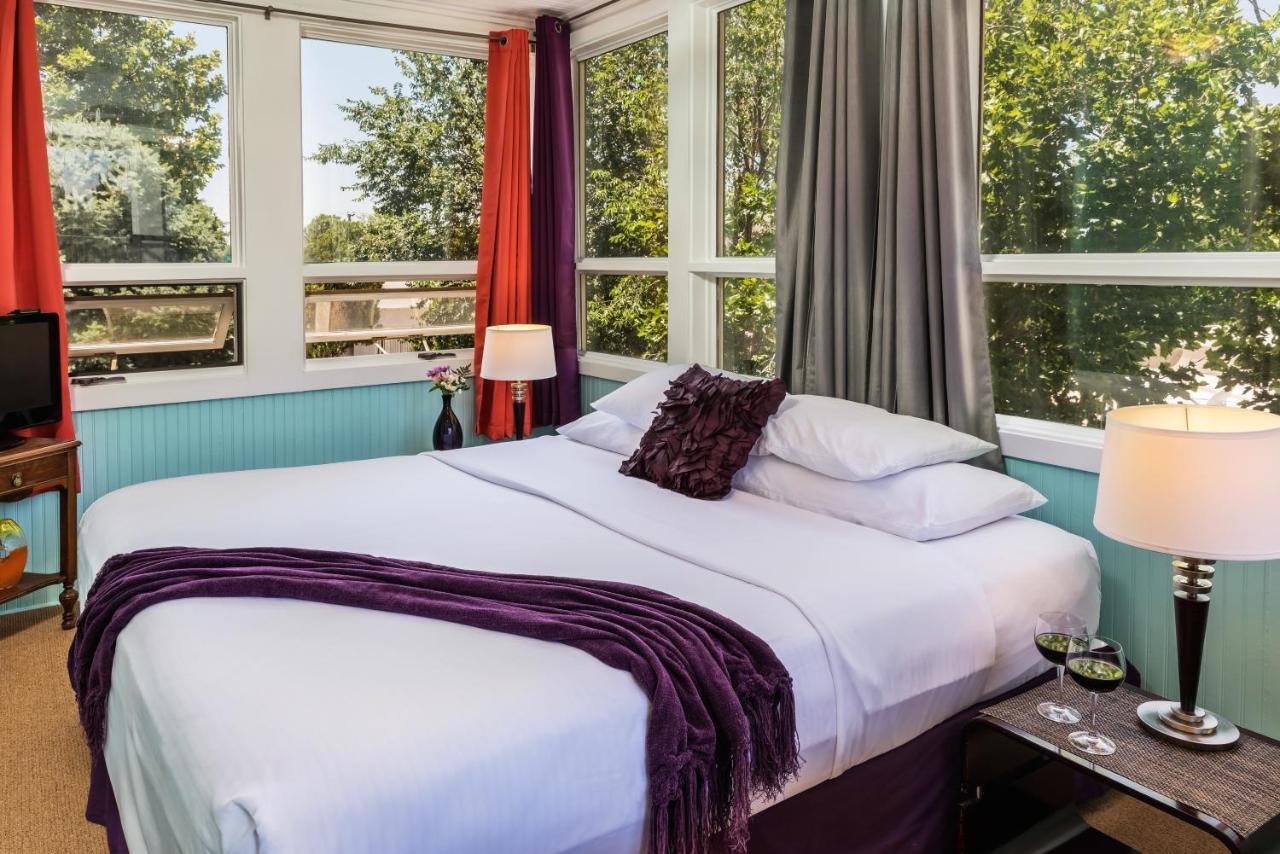 El Cuervo Abq Guest Bed & Breakfast 3*