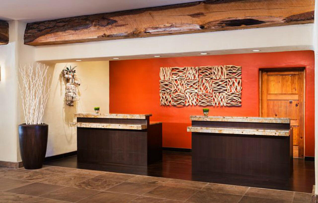 Courtyard By Marriott Hotel