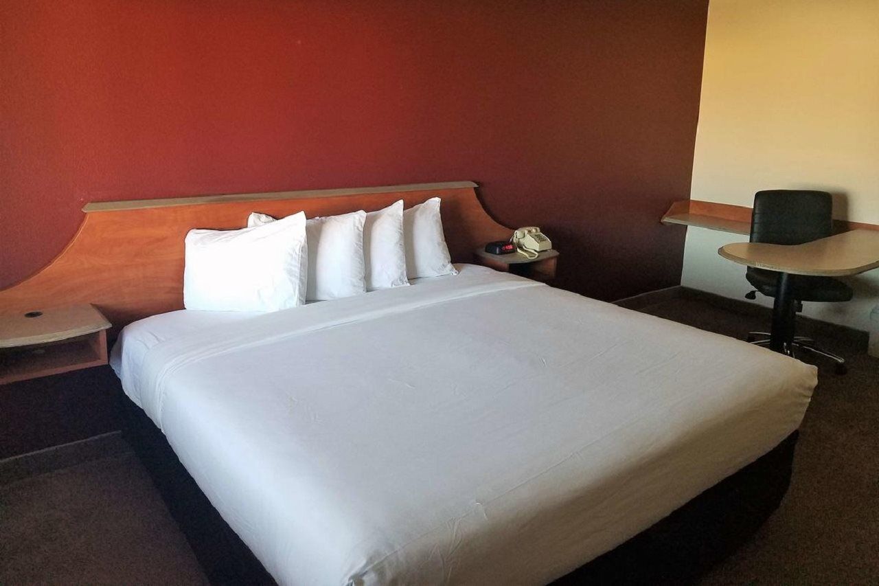 Red Roof - Midtown 2*