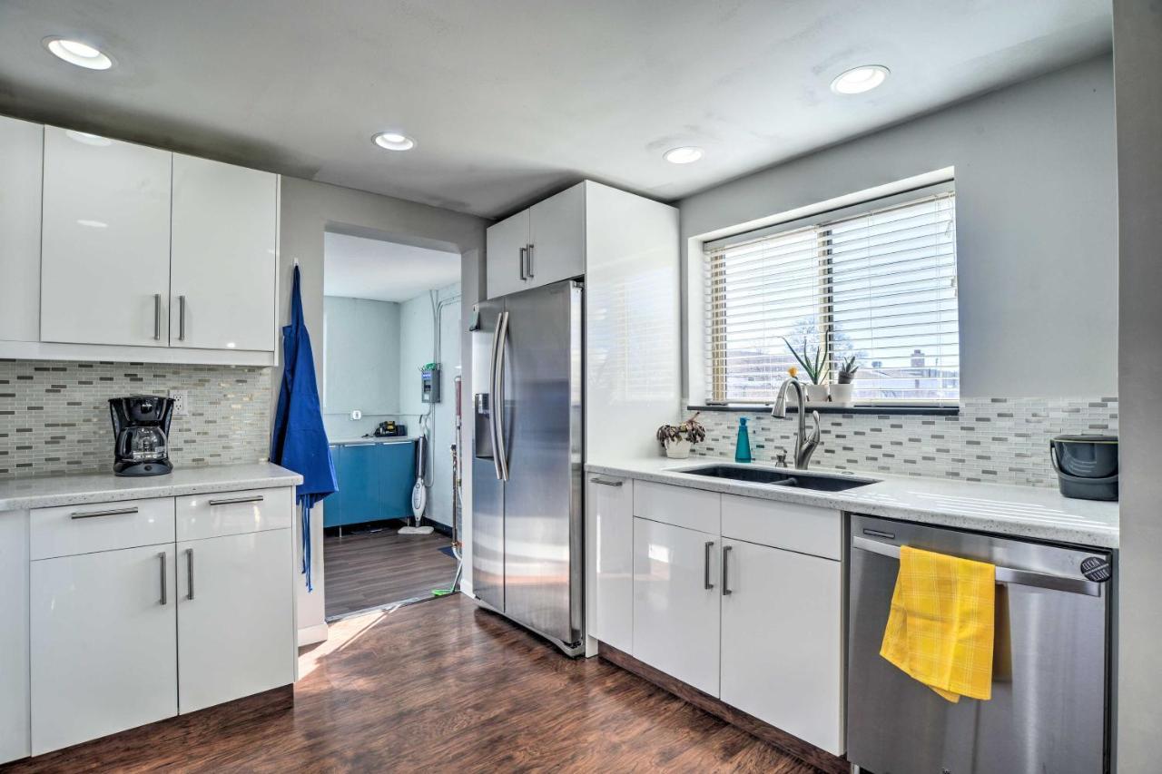 Holiday home Vibrant Abq Adobe Den Mtn Views, Walk To Park! *