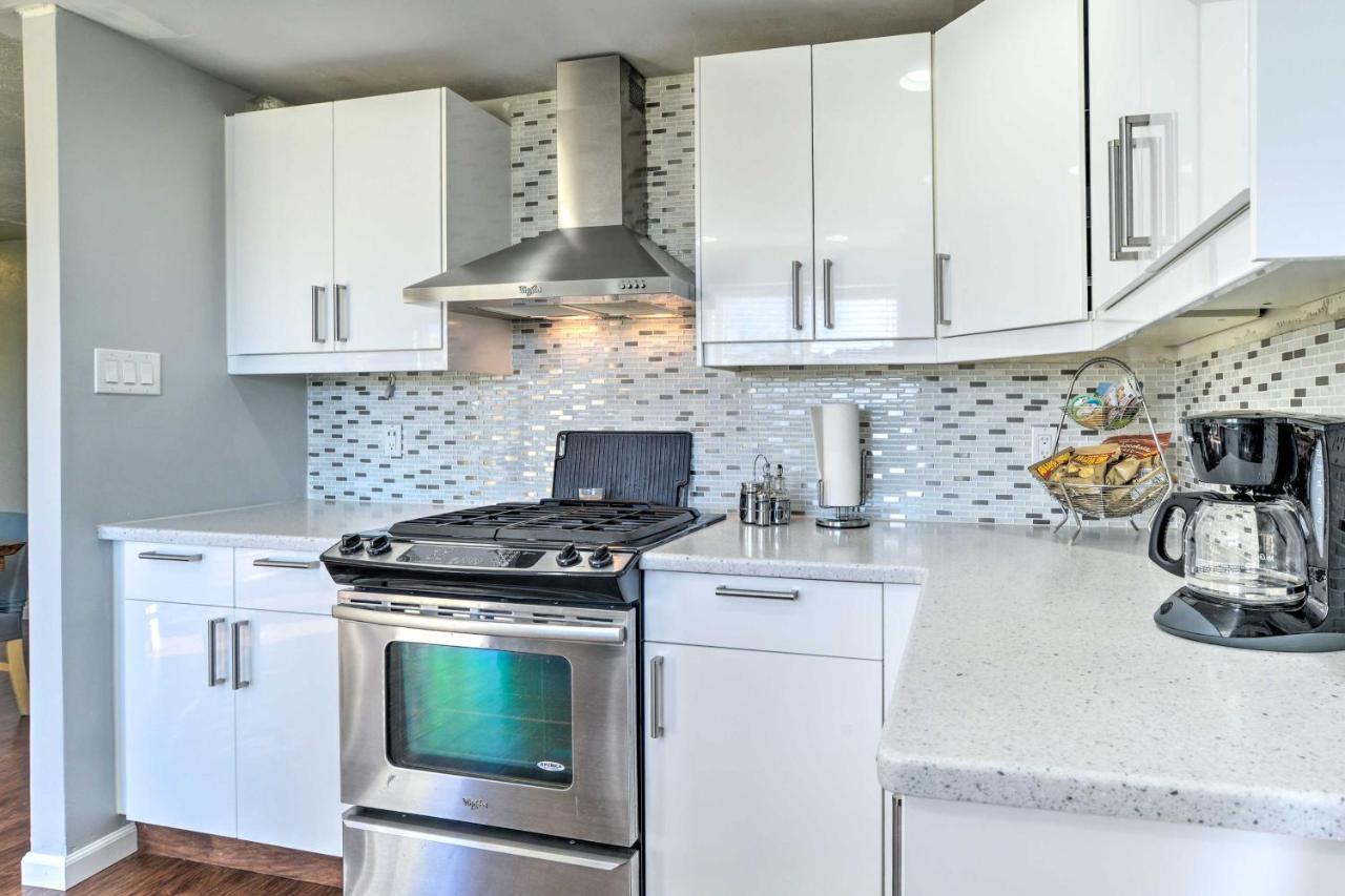 Holiday home Vibrant Abq Adobe Den Mtn Views, Walk To Park! Albuquerque