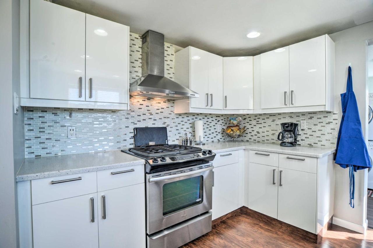 Vibrant Abq Adobe Den Mtn Views, Walk To Park! Holiday home