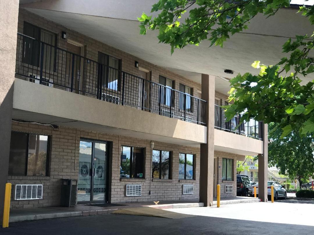 Hotel Days By Wyndham West 2*