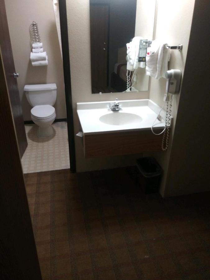 Super 8 By Wyndham West/coors Blvd