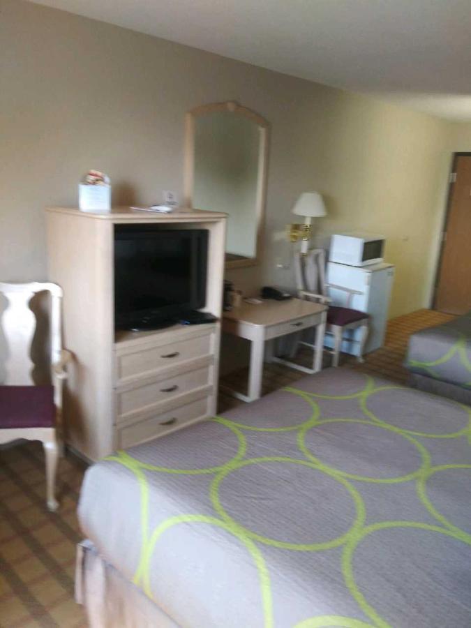 Super 8 By Wyndham West/coors Blvd