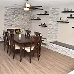 Relaxing 4 Bedroom With Pool And Hot Tub