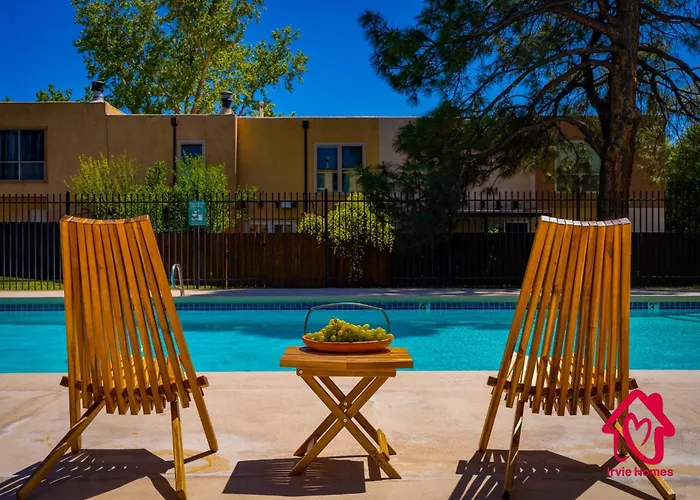 The Plaza - An Irvie Home W Summer Pool