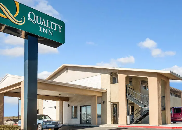 Desert Sands Inn & Suites