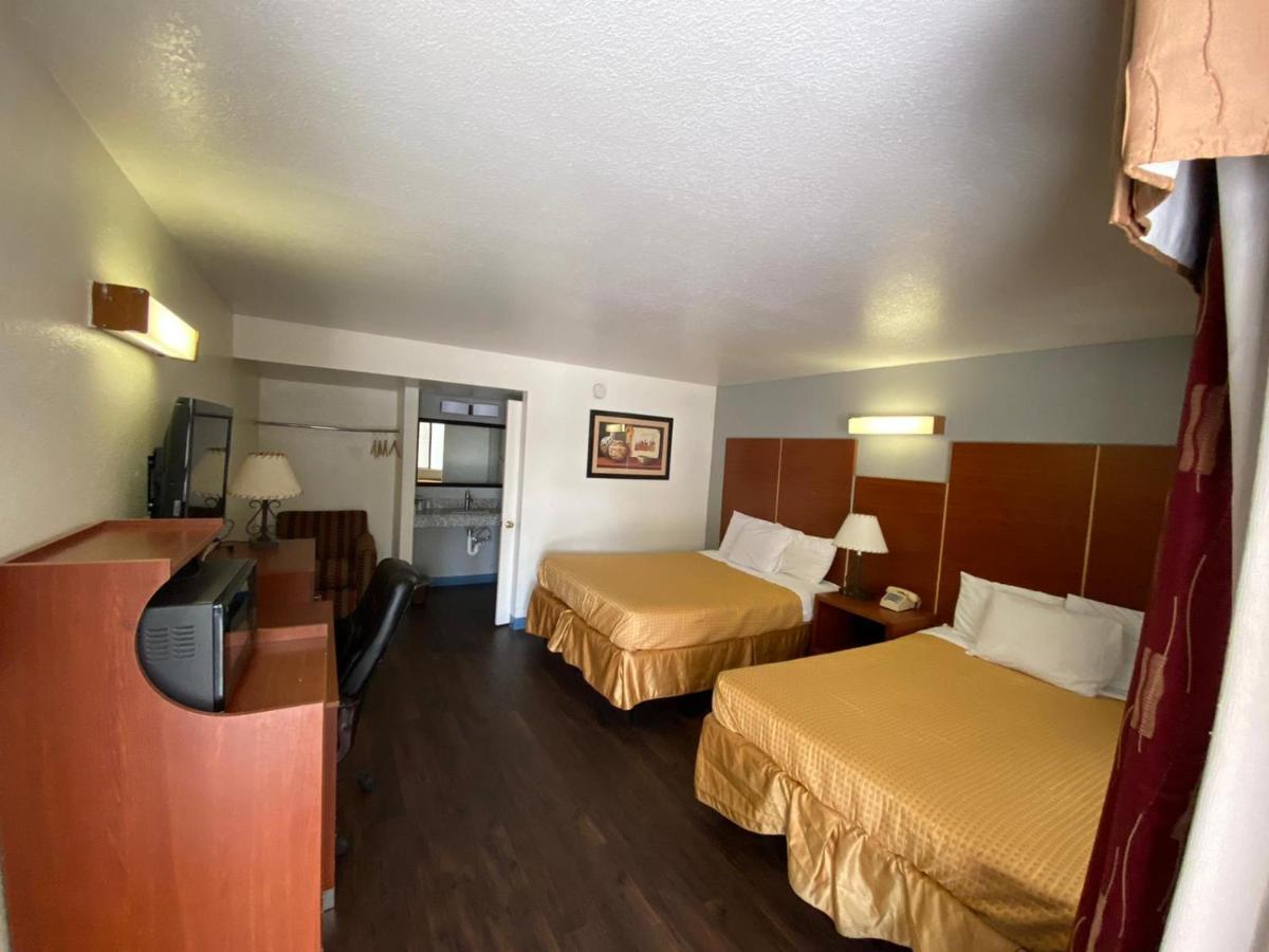 Travelodge By Wyndham West Motel