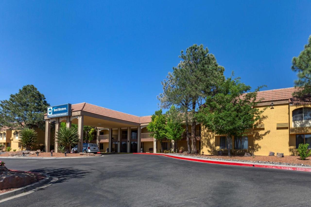 Western Airport Innsuites & 3*