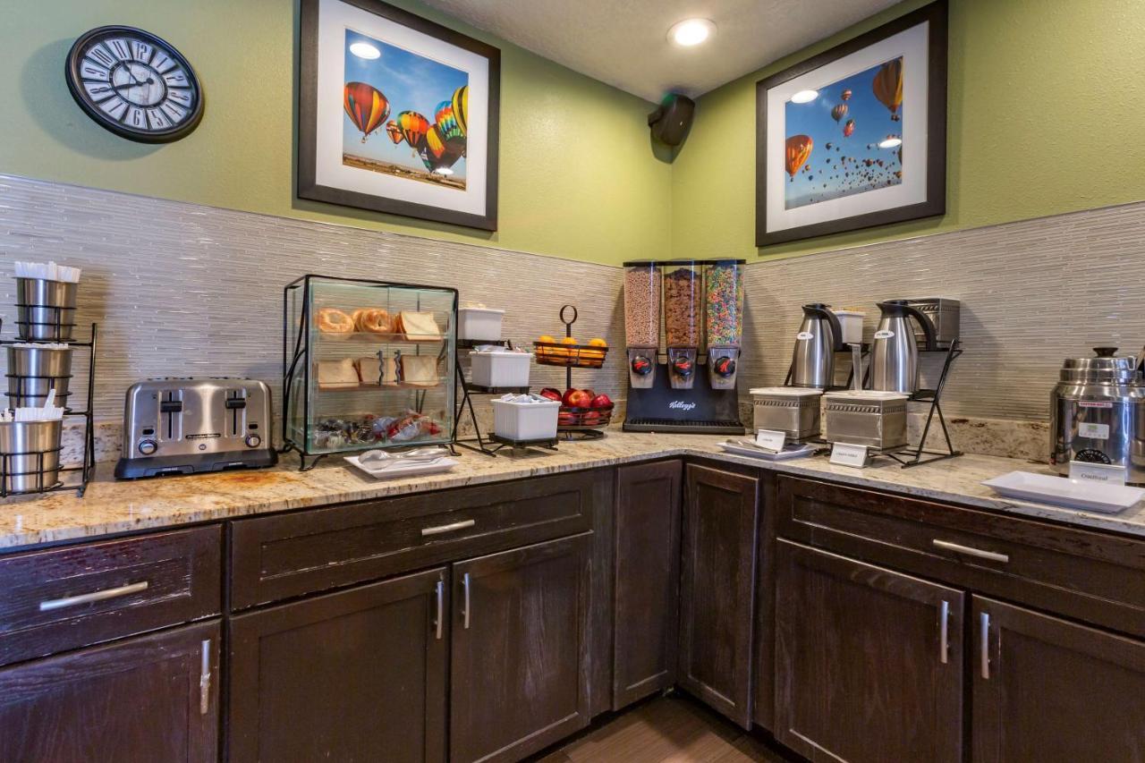 Western Airport Innsuites & Hotel