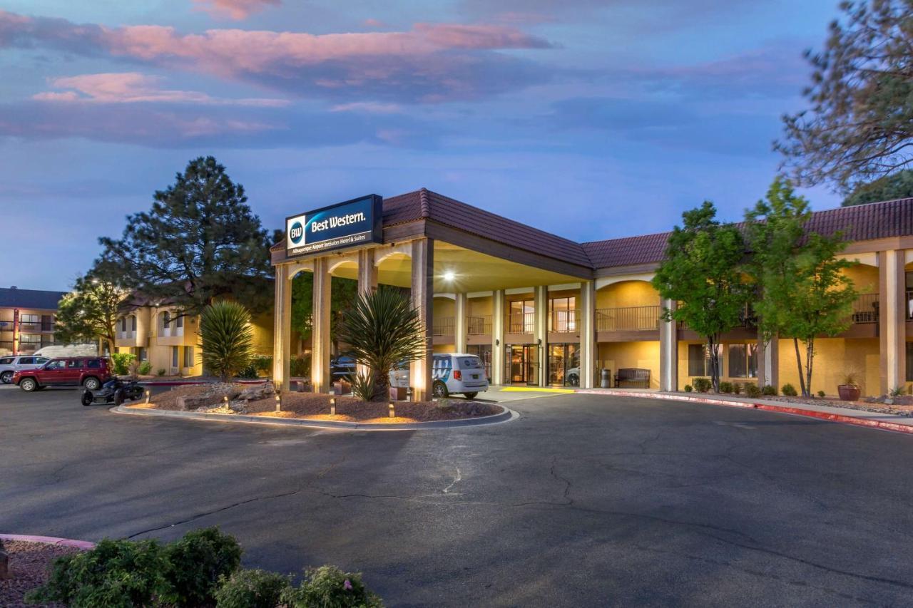 Western Airport Innsuites & 3*