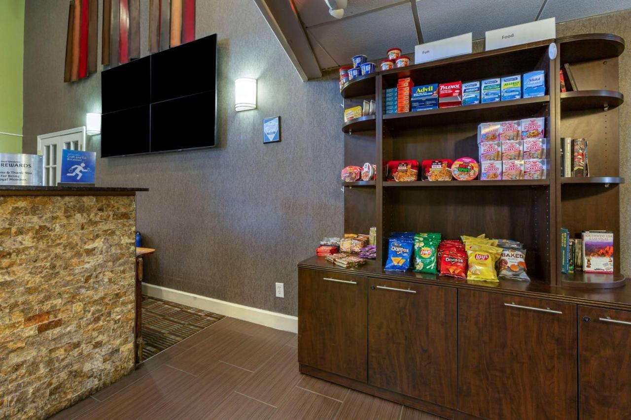 Western Airport Innsuites & Hotel 3*