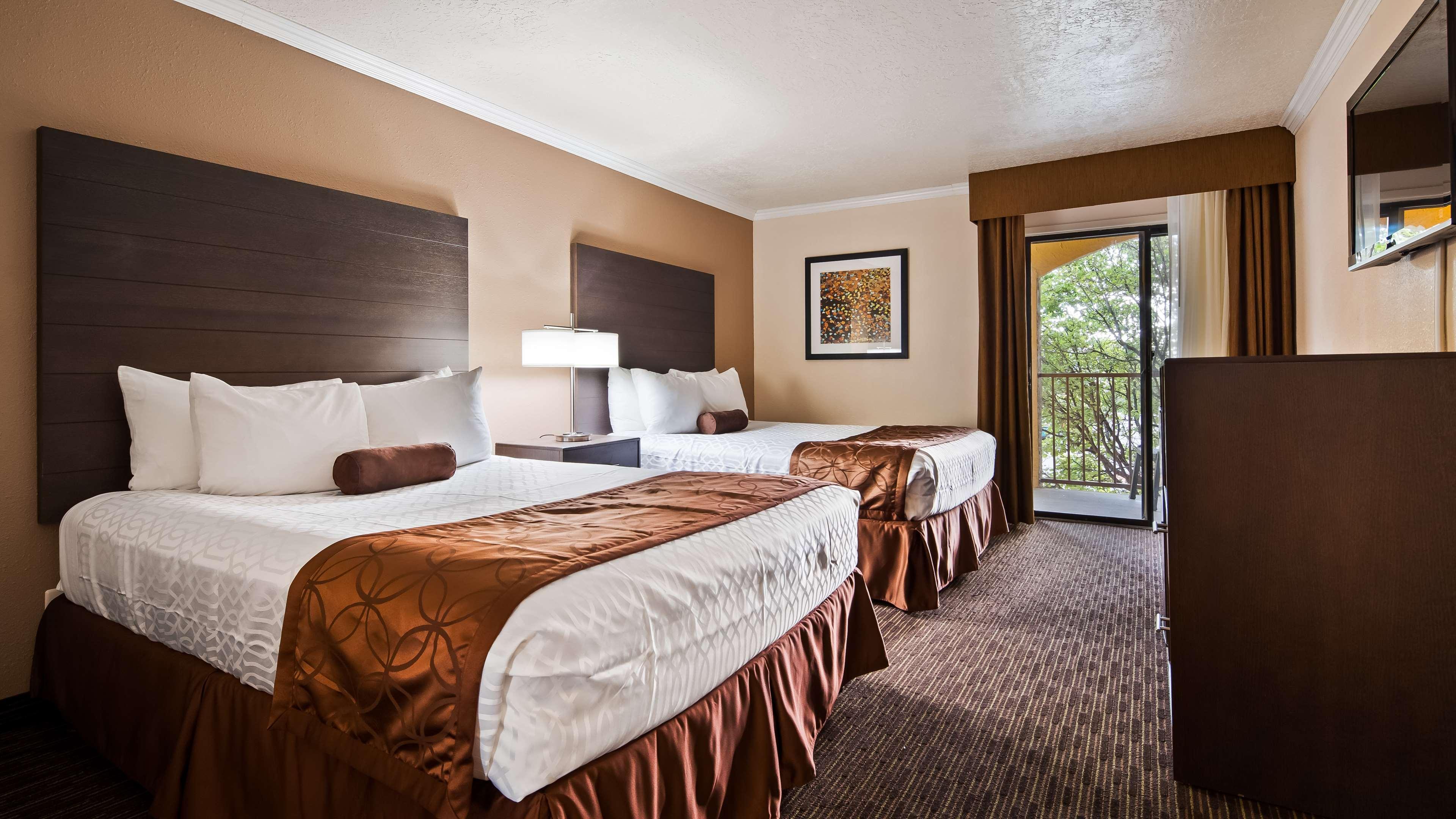 Western Airport Innsuites & 3*