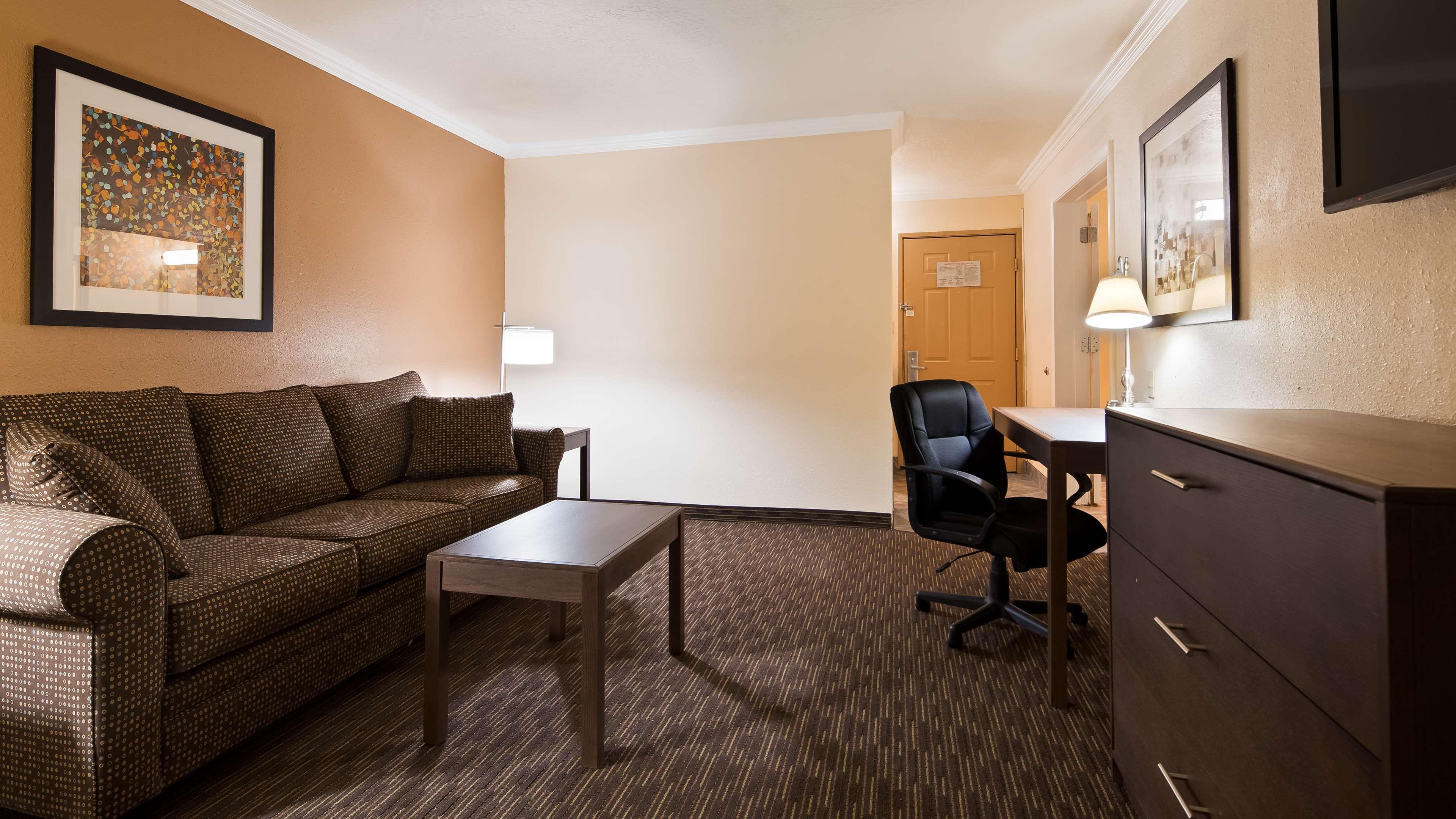 Western Airport Innsuites & 3*