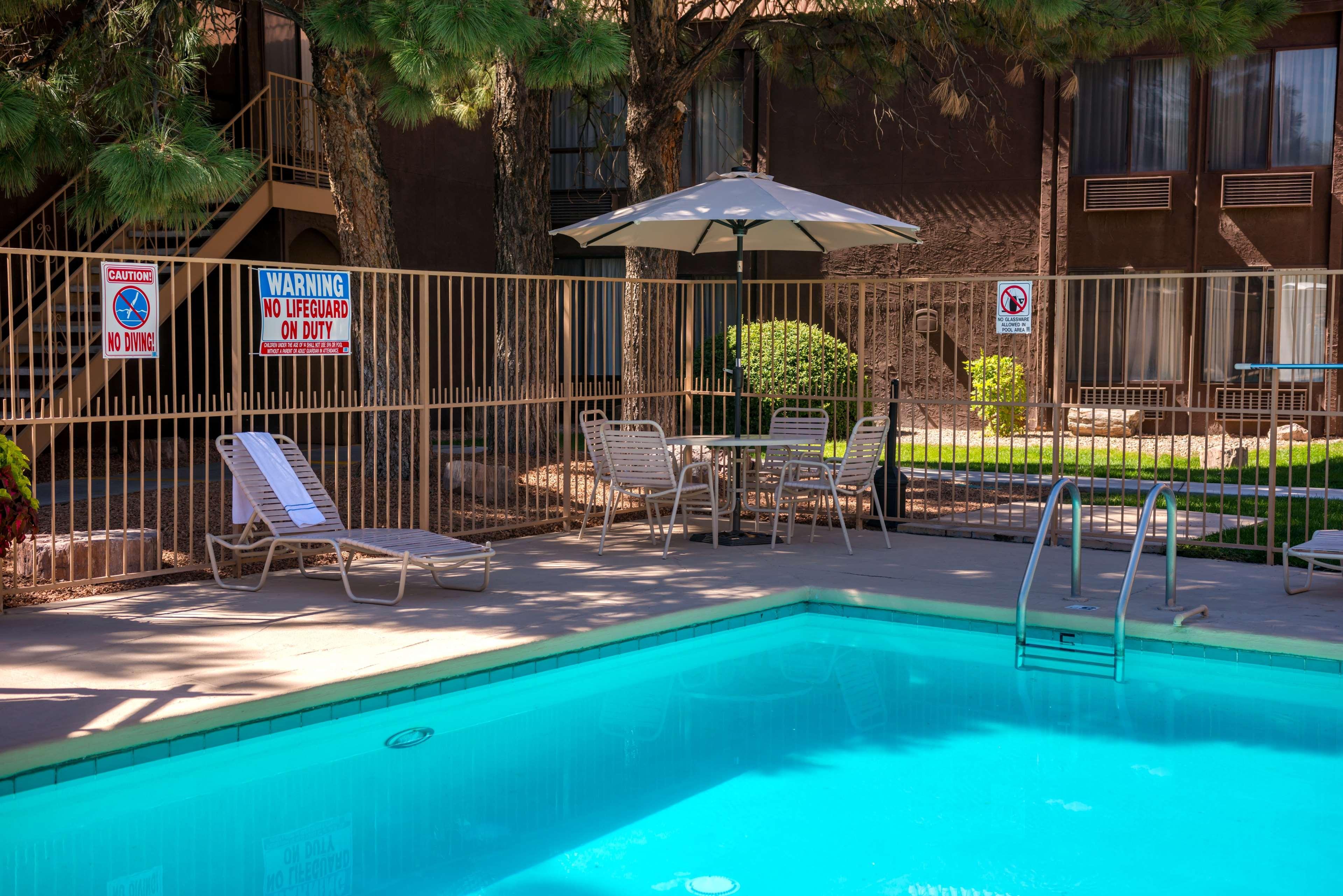 Western Airport Innsuites & 3*