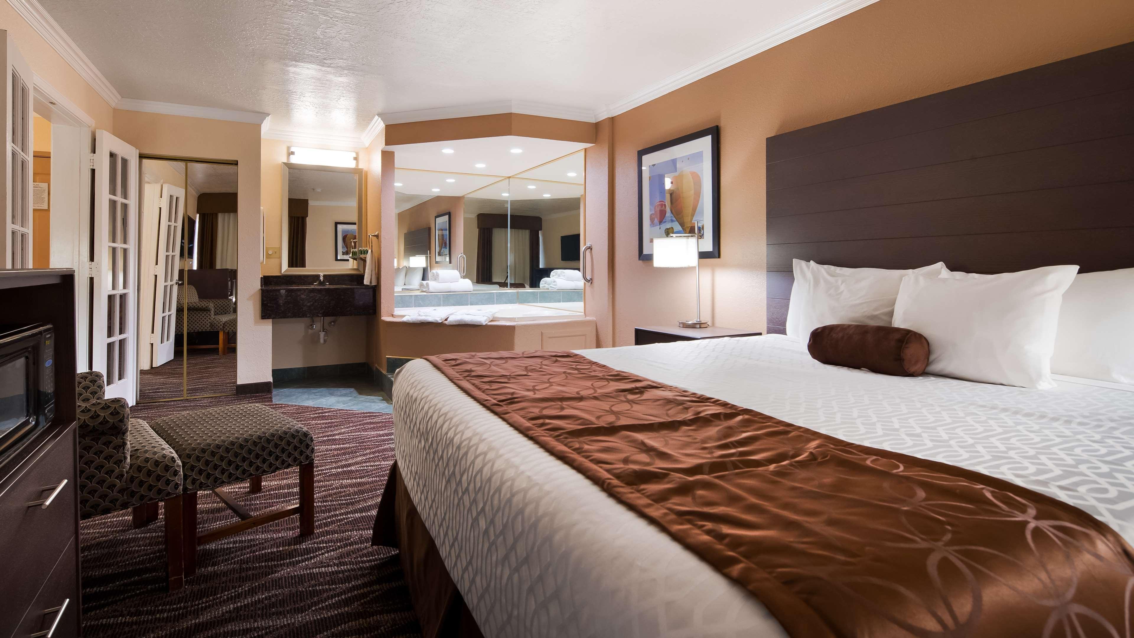 Hotel Western Airport Innsuites &