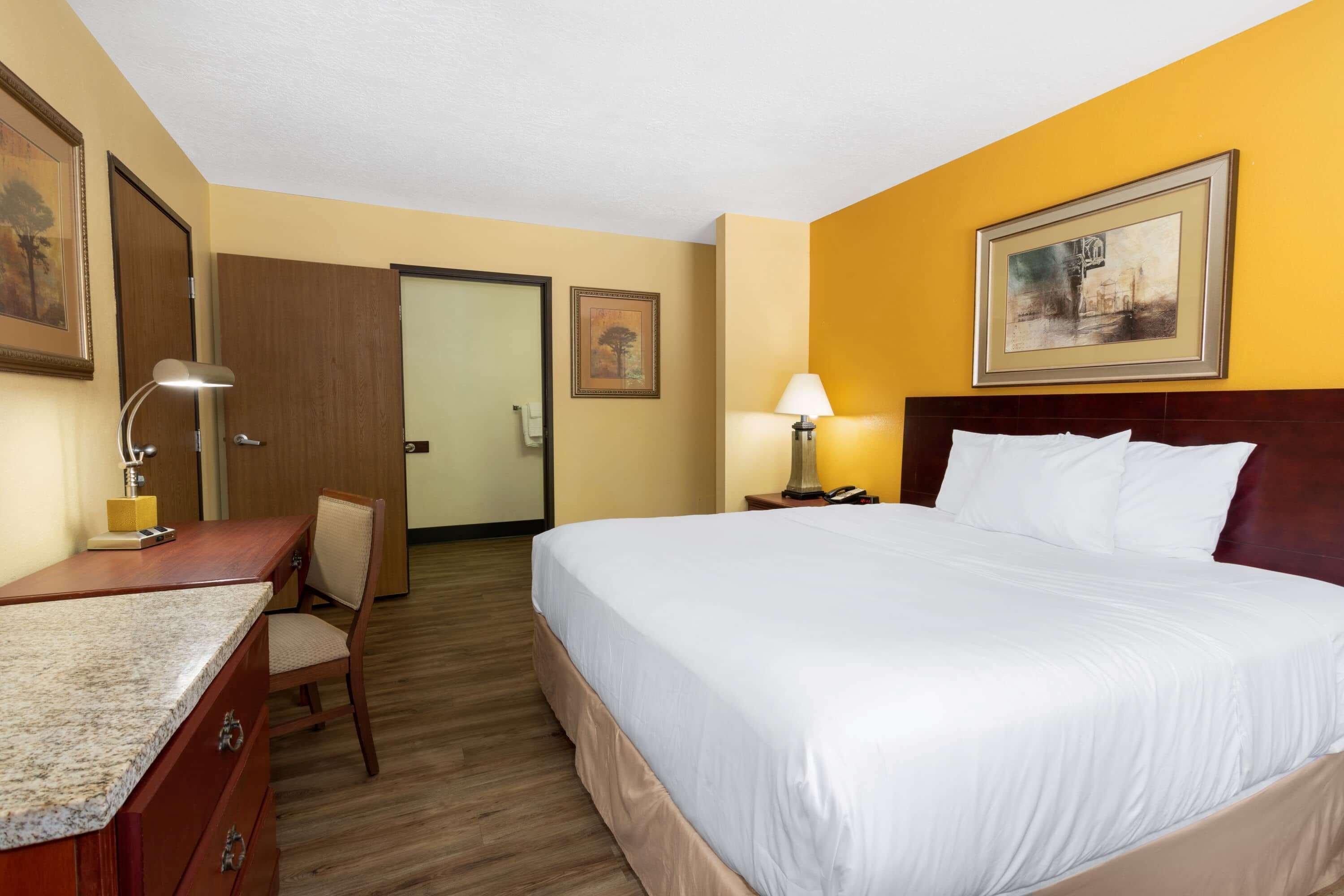 Travelodge By Wyndham East Hotel 3*
