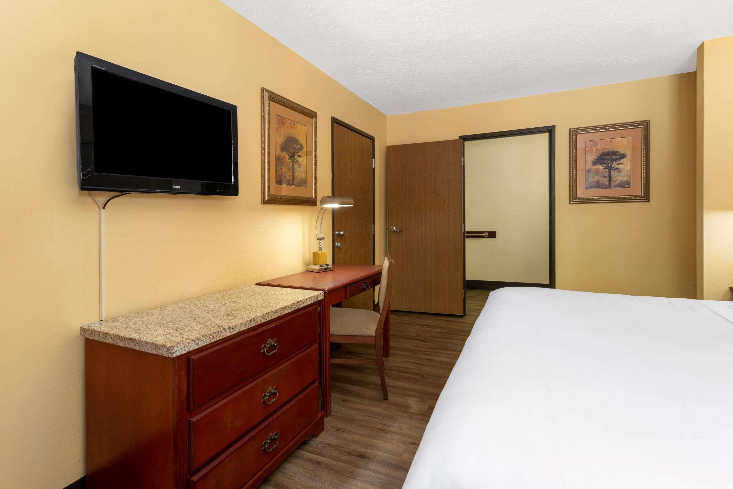 Travelodge By Wyndham East Hotel 3*