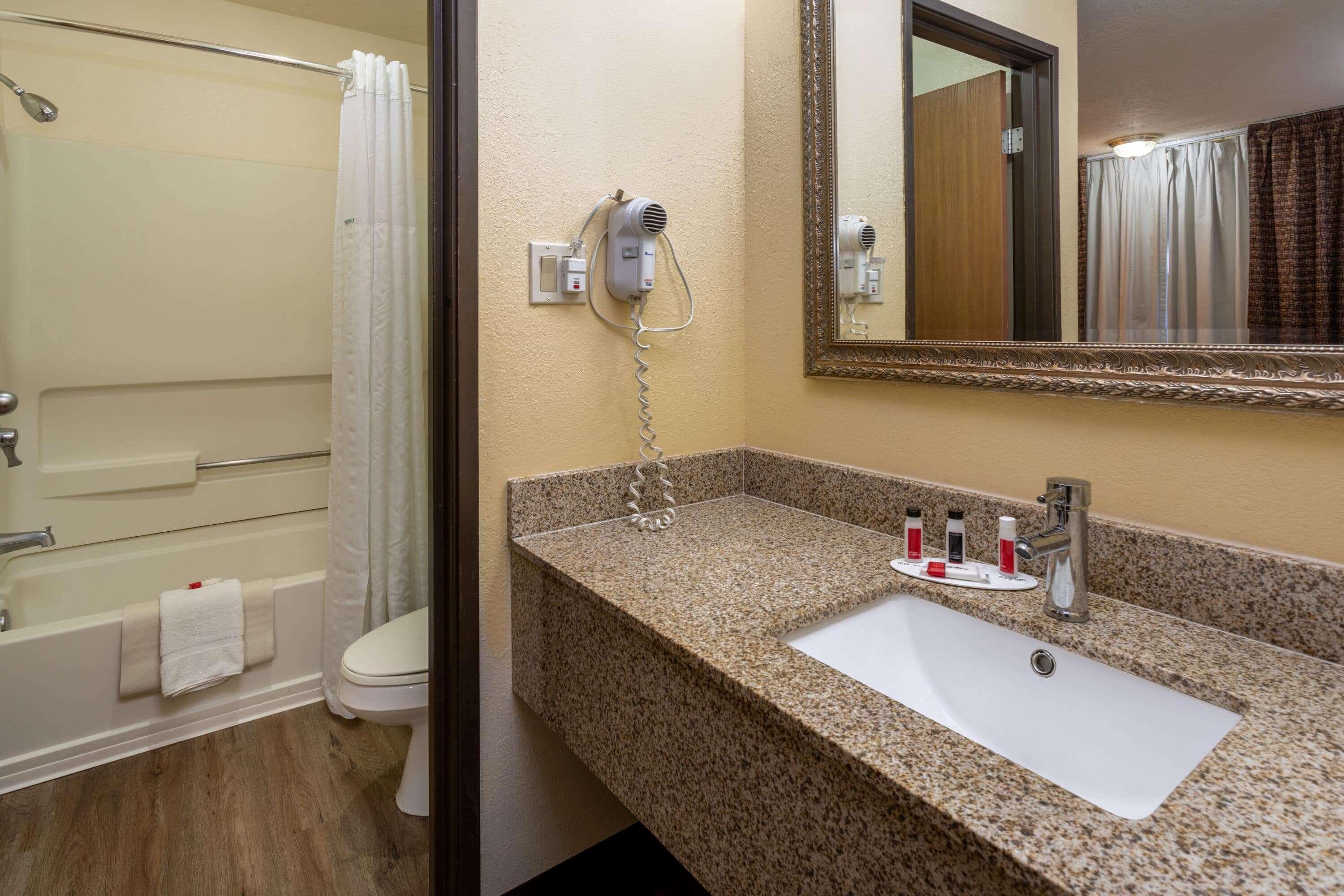 Travelodge By Wyndham East Hotel 3*