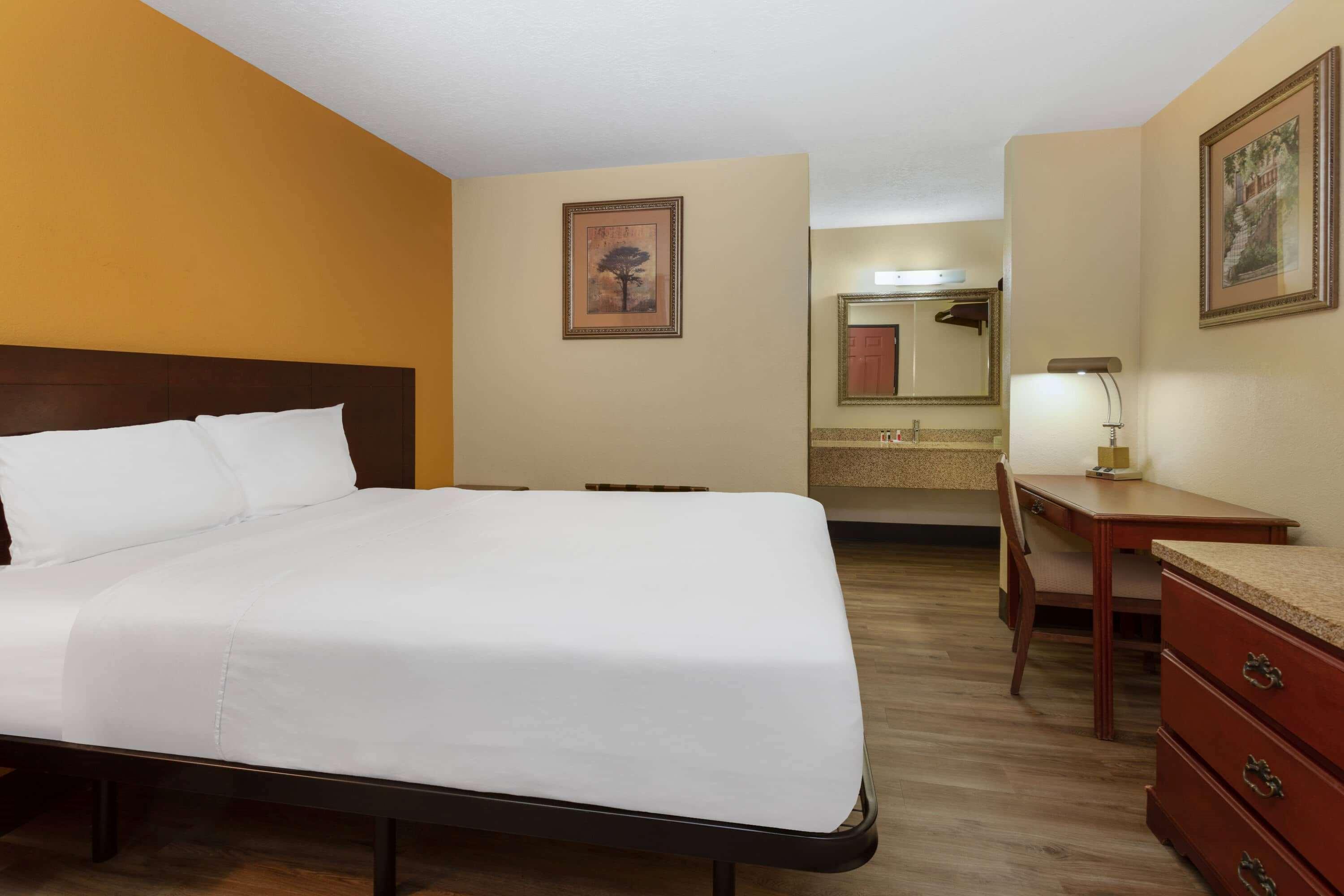 Travelodge By Wyndham East Hotel 3*