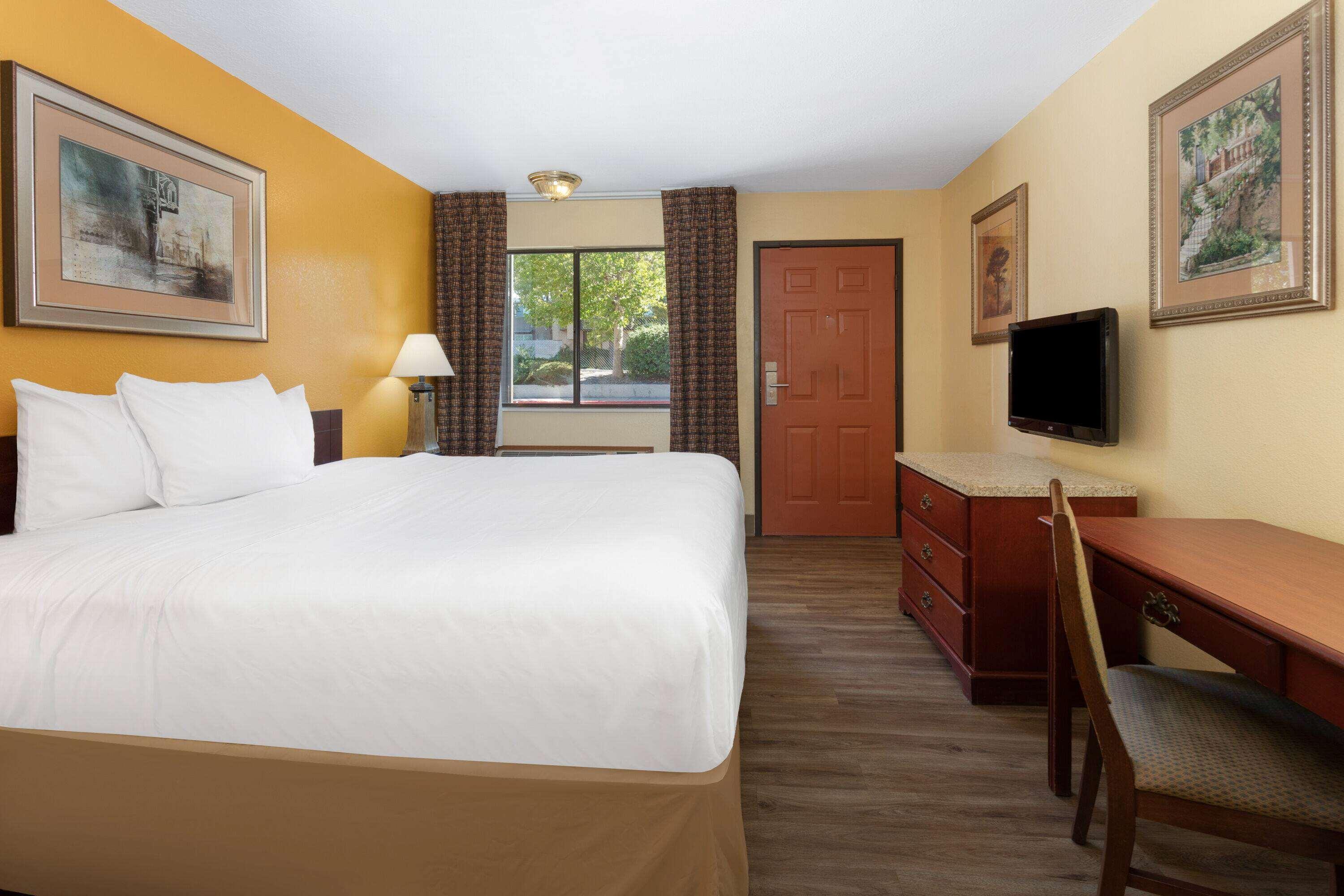 Travelodge By Wyndham East Albuquerque