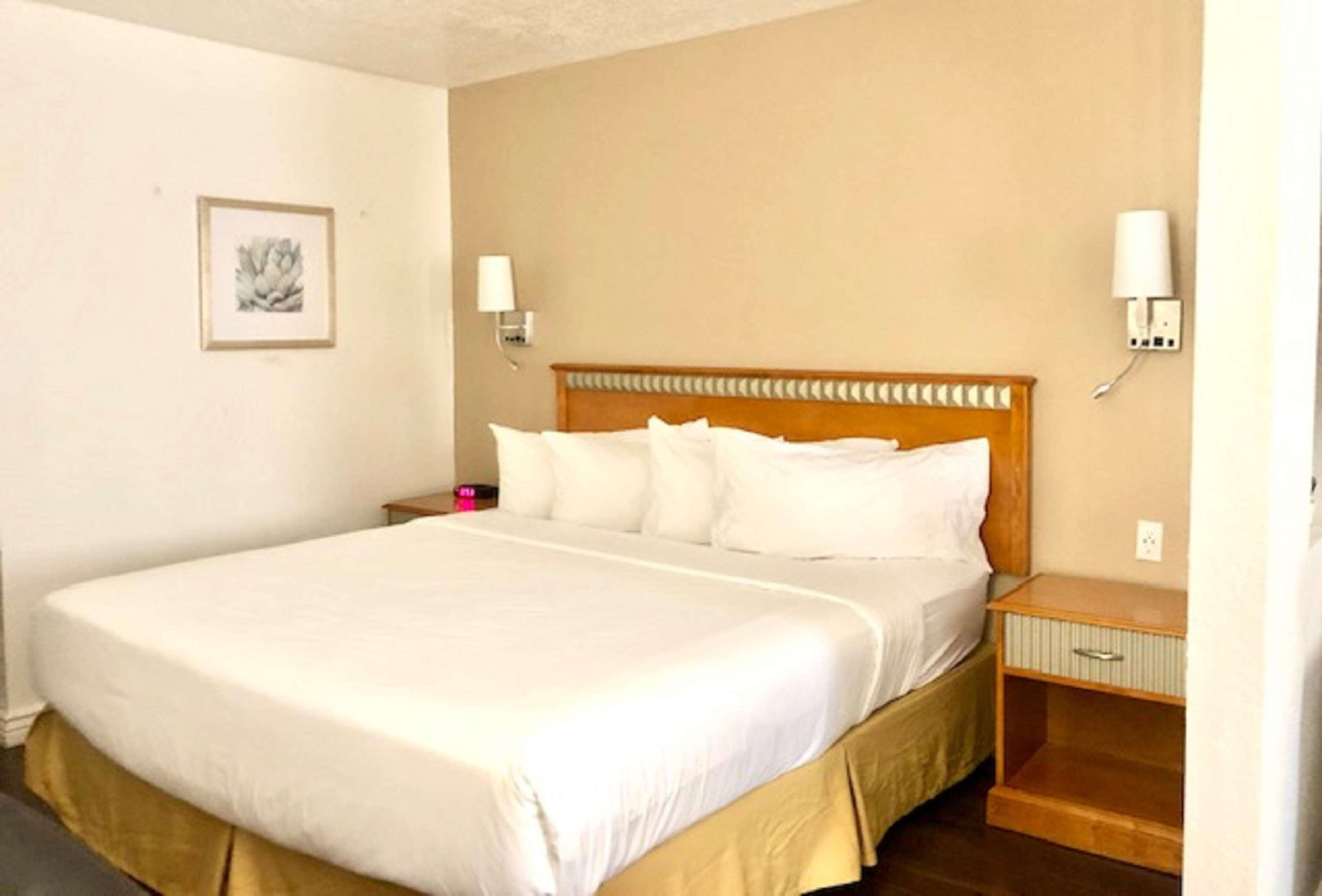 Surestay By Western I-40 Eubank Hotel 3*