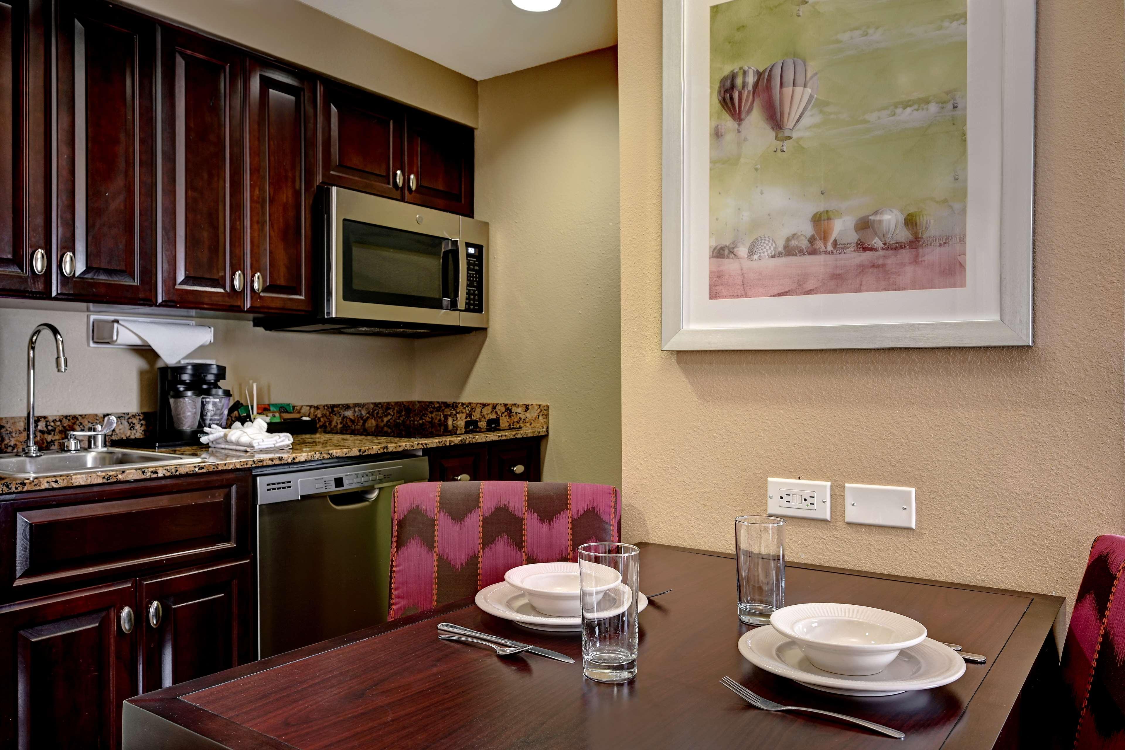 Hotel Homewood By Hilton Airport 3*