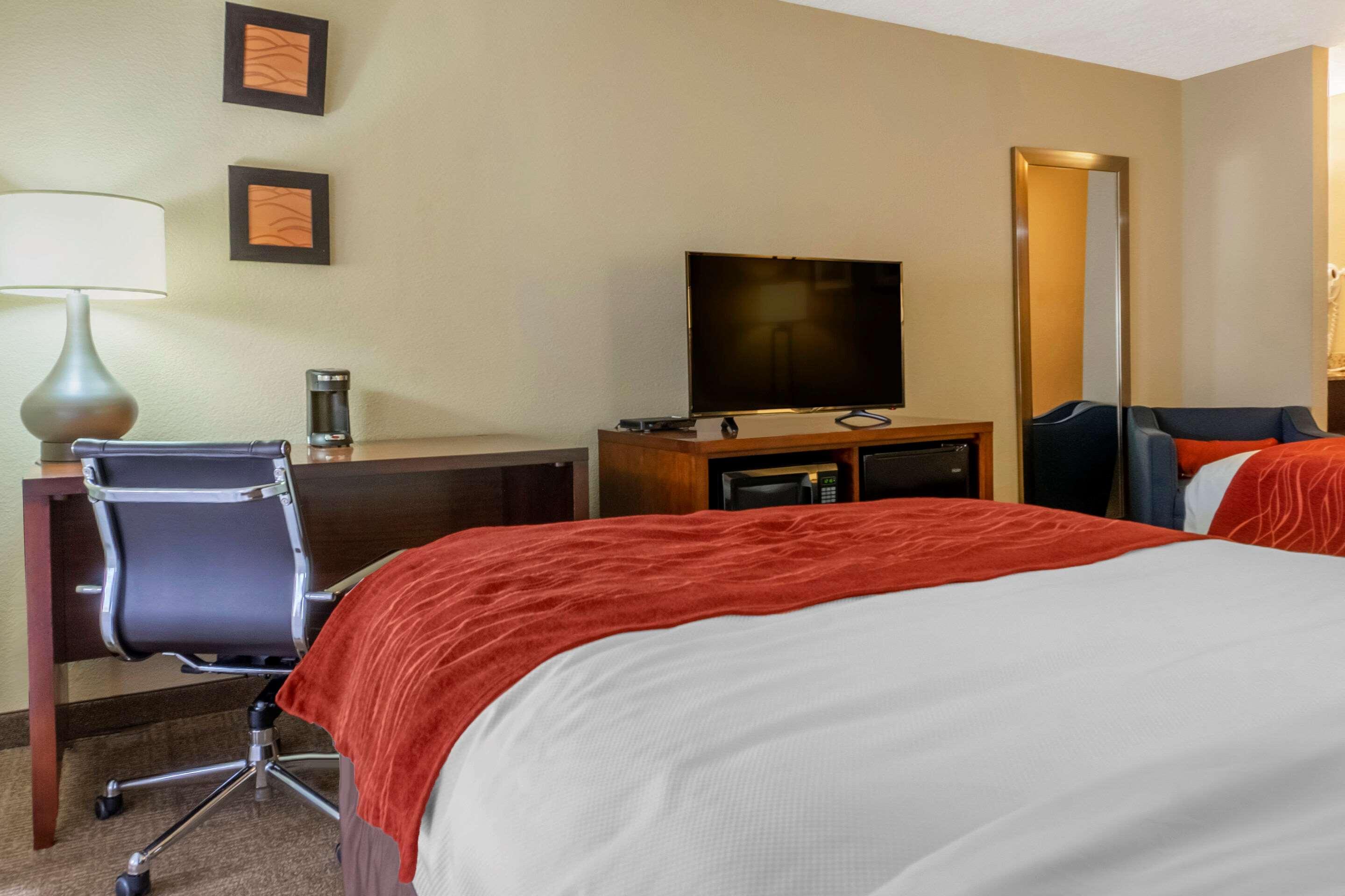 Comfort Airport Inn 3*