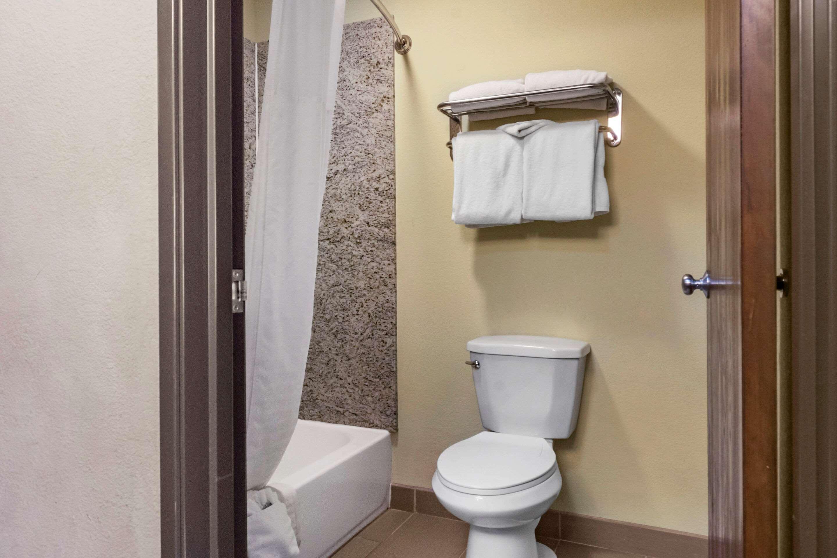 Comfort Airport Inn