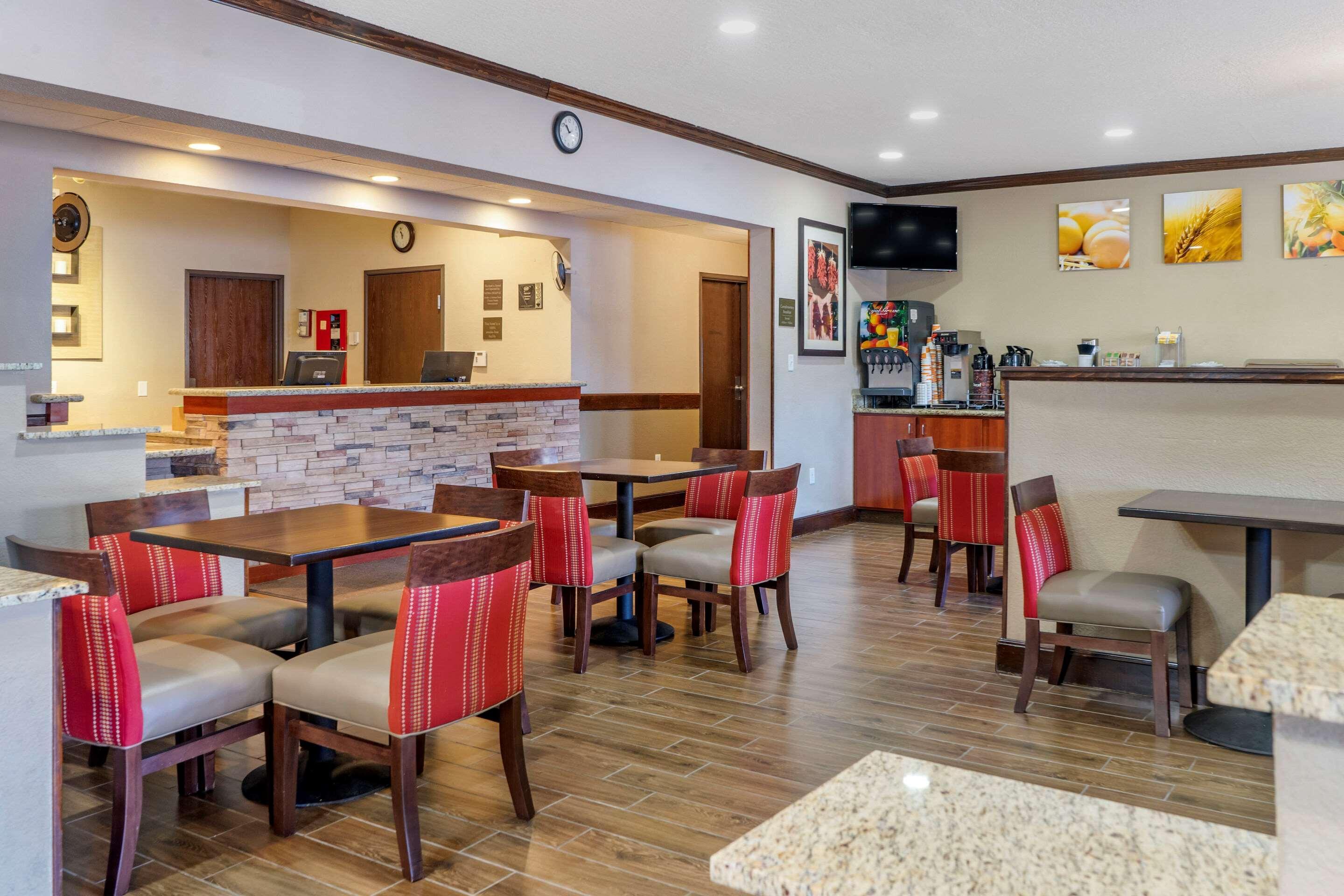 Inn Comfort Airport 3*
