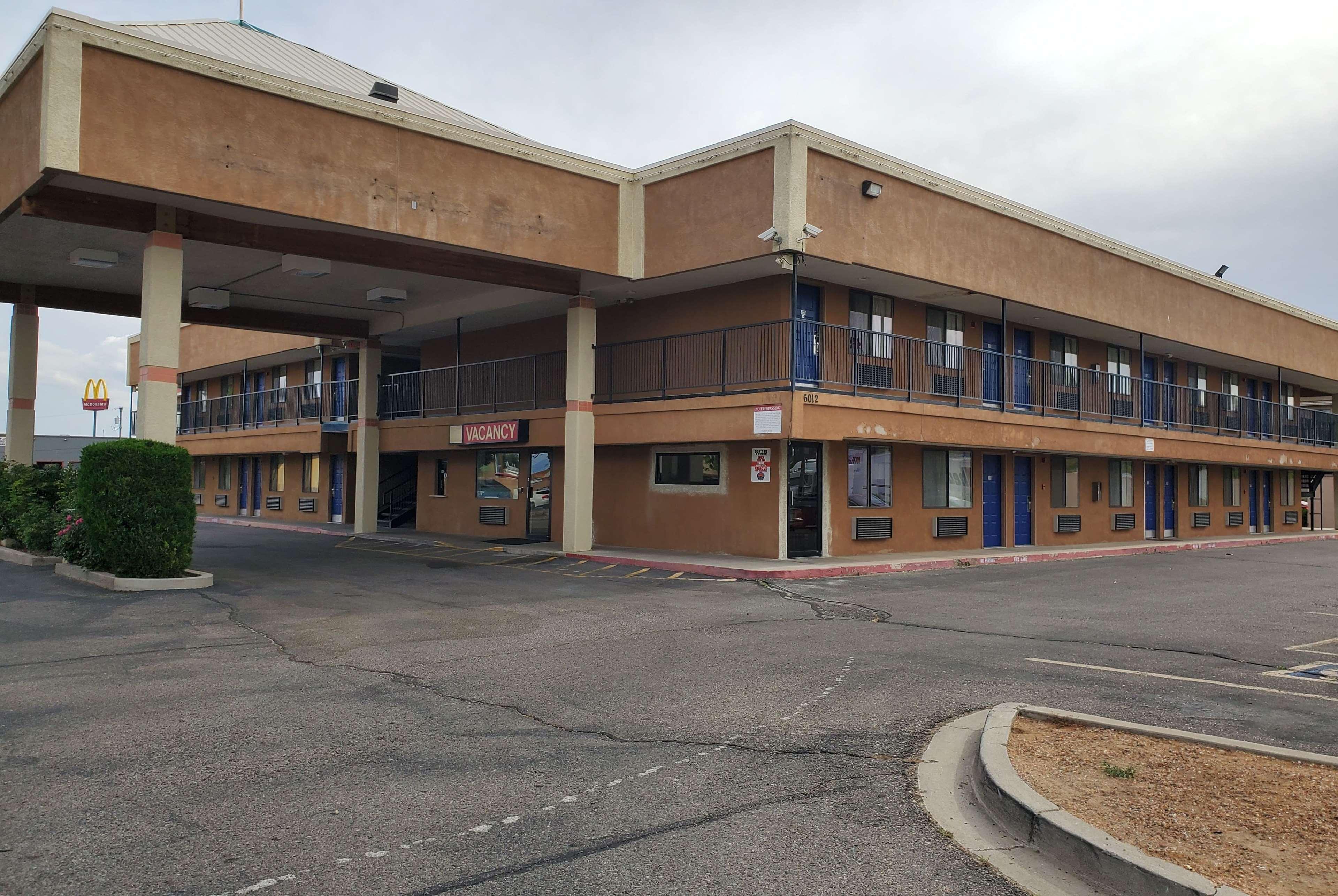 Travelodge By Wyndham West